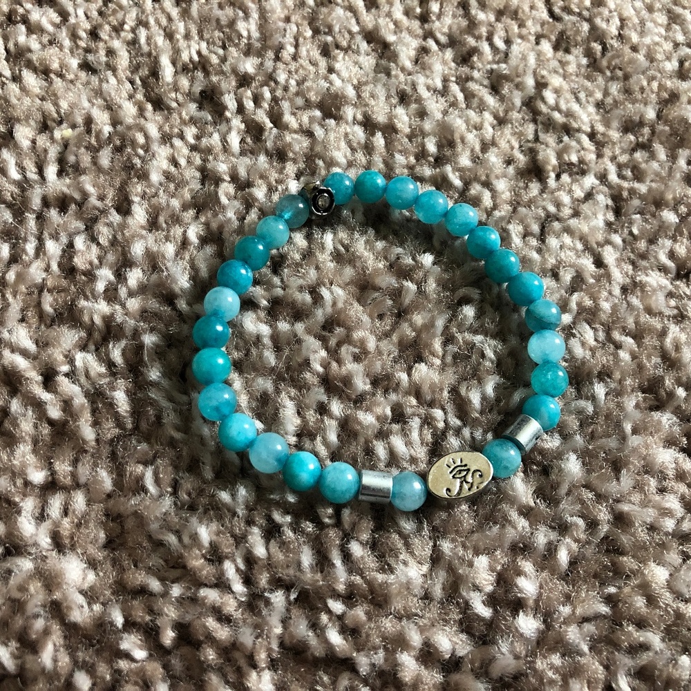 Turquoise Beaded Bracelet w Silver Pendant Detail